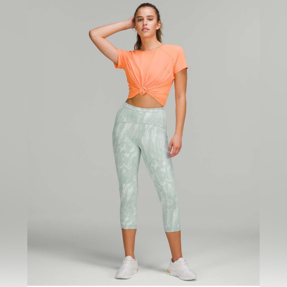 NWT Lululemon 4 Swift Speed HR Crop 21" Chevron Jacquard Silver Blue White